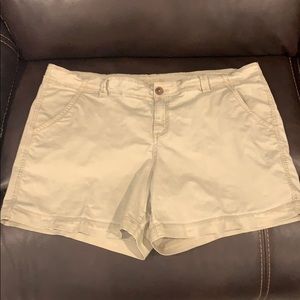 22w khaki shorts